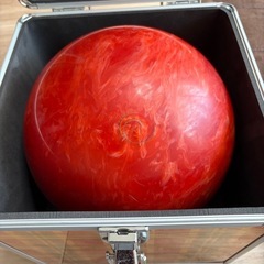 ボーリングの玉(約4キロ:約8.8ポンド)の画像