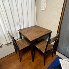 デスクとチェアセットの画像