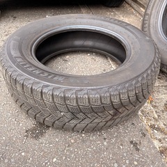 ミシュラン215/65R16 スタッドレスタイヤ2本セットの画像