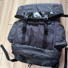 NIKE 軽量リュック｜保温ポケット付き｜多ポケット｜中古｜ショルダークッション破損の画像