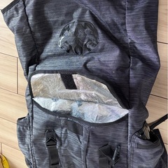NIKE 軽量リュック｜保温ポケット付き｜多ポケット｜中古｜ショルダークッション破損の画像