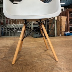 イームズチェア　白いおしゃれチェア　ダイニングチェア（商品番号14704）の画像