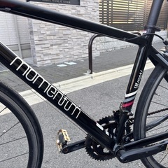 momentum ロードバイク ブラック 700Cの画像