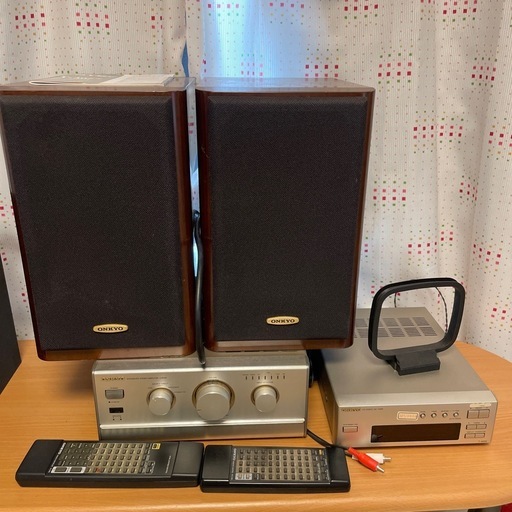 ONKYO 一式 (しろ) 沖縄のオーディオ《AVアンプ》の中古あげます・譲り