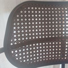 おしゃれな肘掛け付きダイニングチェアの画像