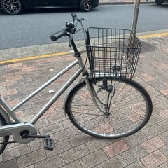 大人用自転車　27インチ、鍵付き、ライト付き、ギア無し　シルバーの画像