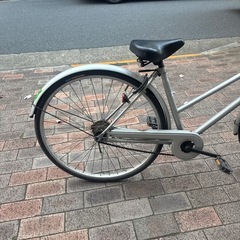 大人用自転車　27インチ、鍵付き、ライト付き、ギア無し　シルバーの画像