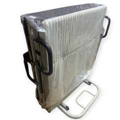 未使用に近い美品 折りたたみベッドの画像