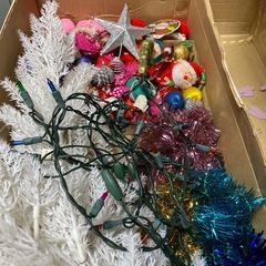 決まりました‼️ 
白いクリスマスツリーの画像