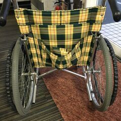 ♪MATSUNAGA 松永製作所 車いす 車椅子 折り畳み式 チェック柄 ブレーキ動作確認済 介護 介助 中古 (NF251203) Zi-2347の画像