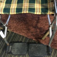 ♪MATSUNAGA 松永製作所 車いす 車椅子 折り畳み式 チェック柄 ブレーキ動作確認済 介護 介助 中古 (NF251203) Zi-2347の画像
