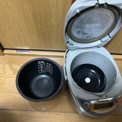 TOSHIBAの炊飯器の画像