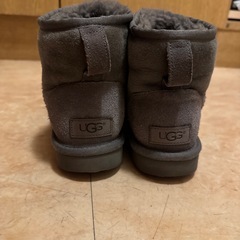 正規店購入　UGGブーツ　ショート丈　24cm
の画像