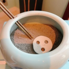 ミニ火鉢　真鍮火箸付き　　陶器卓上火鉢山水画の画像