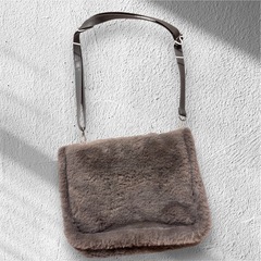 ダーリッチ ファーバッグの画像