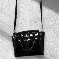 マイケルコース エナメルバッグの画像