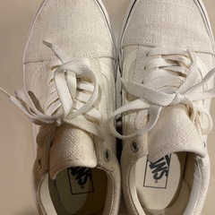 VANS  ホワイトスニーカー24.0センチの画像