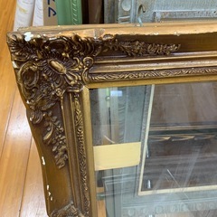 アンティーク調・大型ゴールド額縁（ガラス付き）の画像