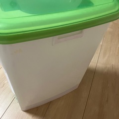 ゴミ箱の画像
