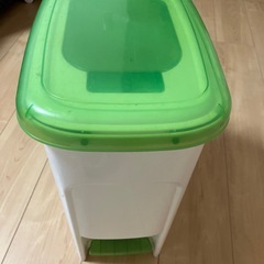 ゴミ箱の画像