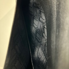 ダンヒルdunhill札入れ ロングウォレット フラップ式二つ折り長財布 二つ折り財布 折財布 さいふ サイフ 小銭入れ無ブラック黒色系デザイン 無地ロゴ レザー横幅　約18センチ 高さ　約9センチ マチ　約1センチスペイン製 メンズmen’s男性用、紳士の画像