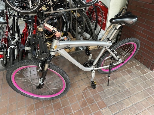 ★稀少品★26インチ　BMW　軽量アルミフレーム　3×9speed　サスペンション付き　シルバー