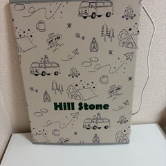 イケヤの机と椅子の画像