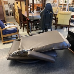 イ2512-023 座椅子 リクライニング ハイバック 回転式 ブラウン レザー風 キズ汚れ有りの画像