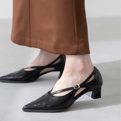 【新品未使用】menue クロスストラップ ポインテッドトゥ ヒールパンプス　ブラック　24cm の画像