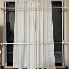 突っ張りハンガーラックの画像