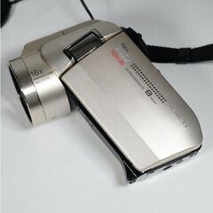 Xact DMX-HD2000 ポケットに入るスリムボディーで広がる新しいムービーライフ　「Ｗｅｂで使えるハイビジョン・デジタルムービーカメラ」の画像