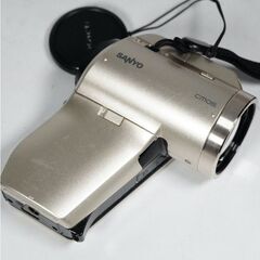 Xact DMX-HD2000 ポケットに入るスリムボディーで広がる新しいムービーライフ　「Ｗｅｂで使えるハイビジョン・デジタルムービーカメラ」の画像