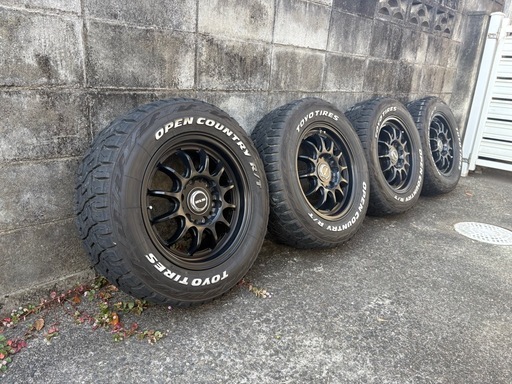 タイヤホイル　ハイエース16インチ