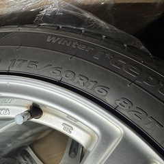 バリ溝！ 16インチ スタッドレス 175/60R16 6J +42 4穴　ホイールのみ・タイヤのみもOKの画像