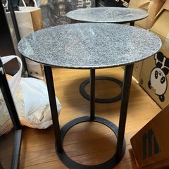 天然石のテーブルの画像