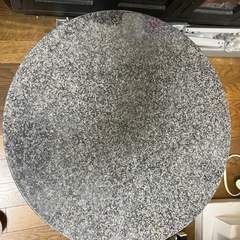 天然石のテーブルの画像