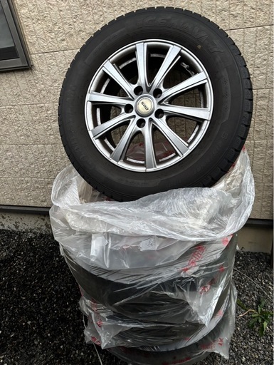 カローラクロススタッドレスタイヤホイールセット4本　215/65r16