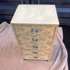 早い者勝ち無人受け渡し　無料　花柄タンスの画像