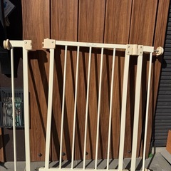 【定価1万円】美品日本育児ベビーゲートの画像