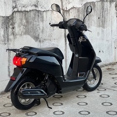 大人気セール‼️驚愕の低走行3700キロ😳安心の高年式😌バッテリー充電済み🔋前後タイヤまだまだ山あり🗻嬉しいオイル交換済み♻️燃費重視＆バイク初心者の方にオススメ🔰ラクラク始動のインジェクション💥AF79 タクト✴の画像