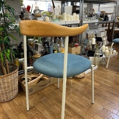 洒落たデザインのダイニングチェア4脚の画像