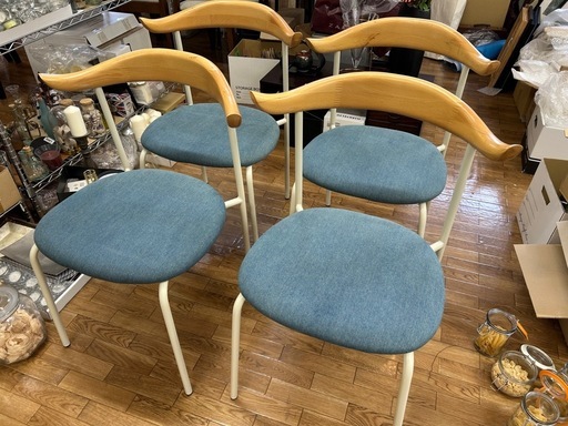 洒落たデザインのダイニングチェア4脚