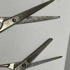 散髪ケープとハサミセットの画像