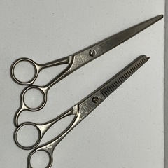 散髪ケープとハサミセットの画像