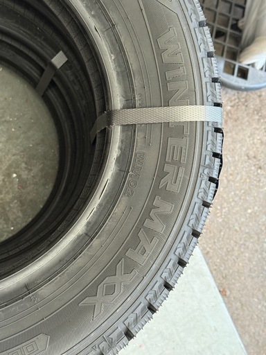 【新品スタッドレス2025年製】ダンロップ145/80R13