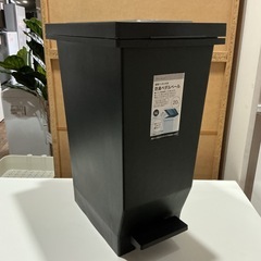 密閉パッキン付き❣️防臭ペダルペール🍀ゴミ箱20L幅22.5cm奥行き36.7cm高さ46.5cmポリ袋止め付き✨黒ブラックの画像
