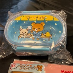 リラックマ　グッズ４点セット（マグカップ、ランチボックス、ボトルキャップオープナー、マスクケース）【使用・未使用】の画像