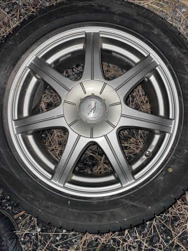 スタッドレスタイヤ　2シーズン使用　
205/55/R16