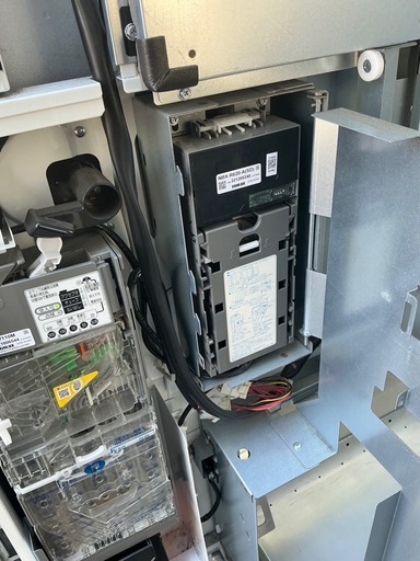 新千円札対応！中古｜ど冷えもん FIV-JIA2110N サンデン・リテール 2022年 自動販売機 冷凍