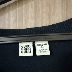 ユニクロU Mサイズ　Vネックセーターの画像